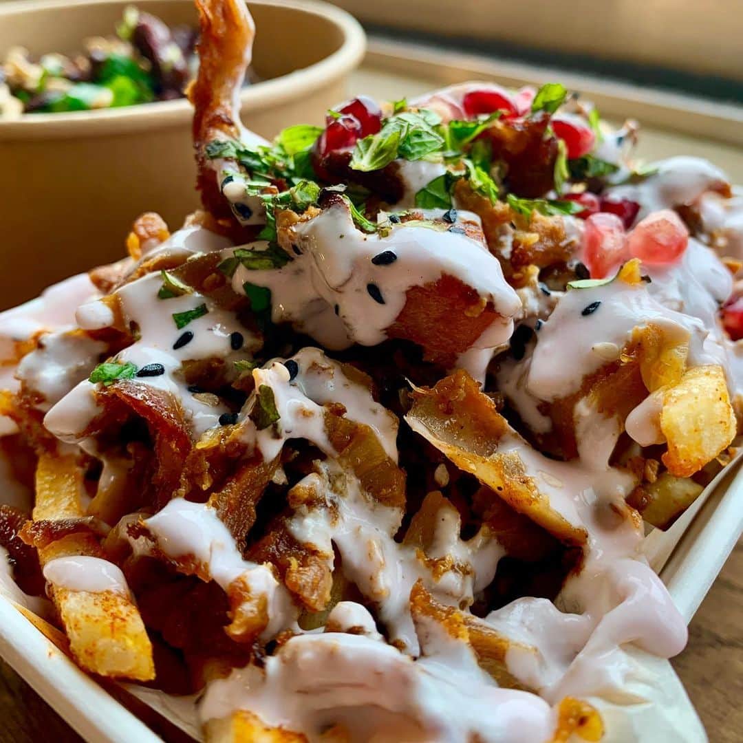 Eat With Steph & Coのインスタグラム：「Went to @peckhamlevels a few days ago and it was amazing! It was really well priced, about £5 for that huge portion of Shawarma Fries and everything else was similarly priced! It was absolutely delicious and I will be going back shortly :) 📸 @markk.uk  #peckham #peckhamlevels #food #love #cheapeats」