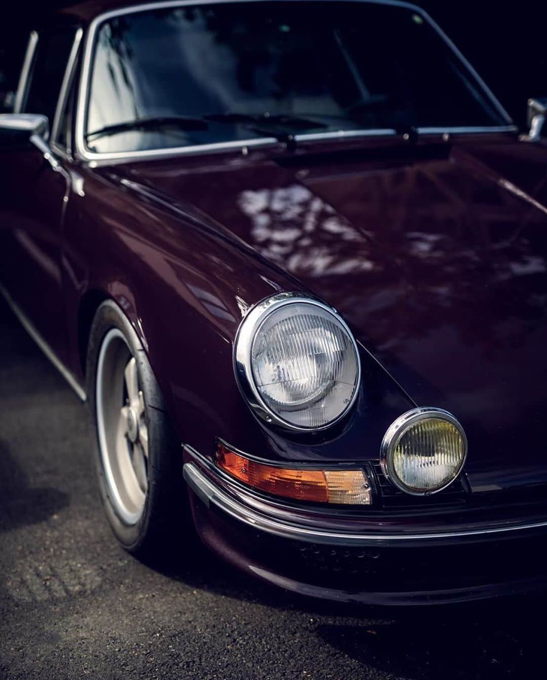 Porscheさんのインスタグラム写真 - (PorscheInstagram)「Whoever said Friday had to be black? (📸: @type7 | @kenozache) #Porsche #911」11月30日 1時54分 - porsche