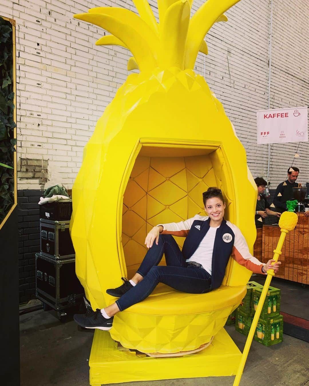 ルート・ゾフィア・シュペルマイヤーさんのインスタグラム写真 - (ルート・ゾフィア・シュペルマイヤーInstagram)「Be like a pineapple: Stand tall, wear a crown, and be sweet on the inside! 🍍🍍🍍🍍🍍🍍🍍🍍🍍🍍🍍🍍🍍🍍🍍🍍🍍🍍 #friyay #weekendmood #smileeveryday #onesessionleft #neverdone #runnerslife #trackgirl #prettystrong」11月30日 2時01分 - 400mruth