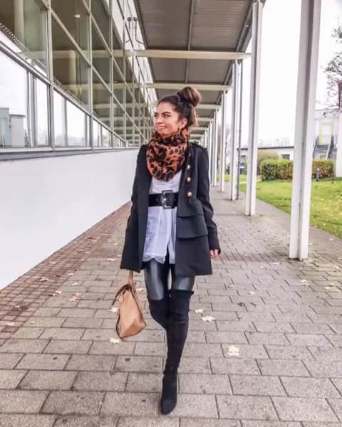 Anniのインスタグラム：「"Fashion you can buy, but style you possess. The key to style is learning who you are, which takes years. There's no how-to road map to style. It's about self expression and, above all, attitude." Ich liebe diese Quote und noch mehr liebe ich diesen Mantel, den ich seit so vielen Jahren besitze und der zu meinen absoluten Lieblings Teilen zählt. Ich finde wir sollten uns öfters Gedanken über unser Konsumverhalten machen und die Teile wertschätzen die wir sowieso schon besitzen. Mit der Aktion #poppenstattshoppen möchte  @romeroinitiative uns zum Thema Konsum sensibilisieren und das passt doch perfekt zum heutigen Black Friday,oder?? Habt ihr denn schon fleißig geshoppt oder überdenkt ihr das Vorhaben doch nochmal unnötig Geld für Klamotten auszugeben? Ich habe heute nichts bestellt, obwohl ich natürlich in Versuchung gekommen bin ❤️ #outfit #fashion #slowfashion #fastfashion」