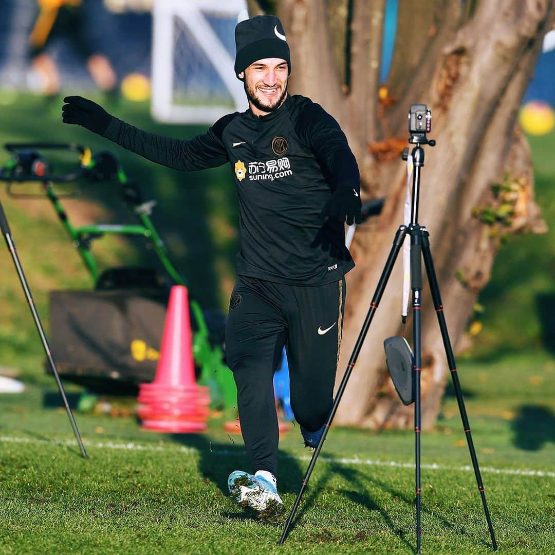 インテルナツィオナーレ・ミラノさんのインスタグラム写真 - (インテルナツィオナーレ・ミラノInstagram)「TODAY’S TRAINING 😃☀️🏃🏻‍♂️ #Inter #ForzaInter #Smile #Training #Football」11月30日 2時06分 - inter