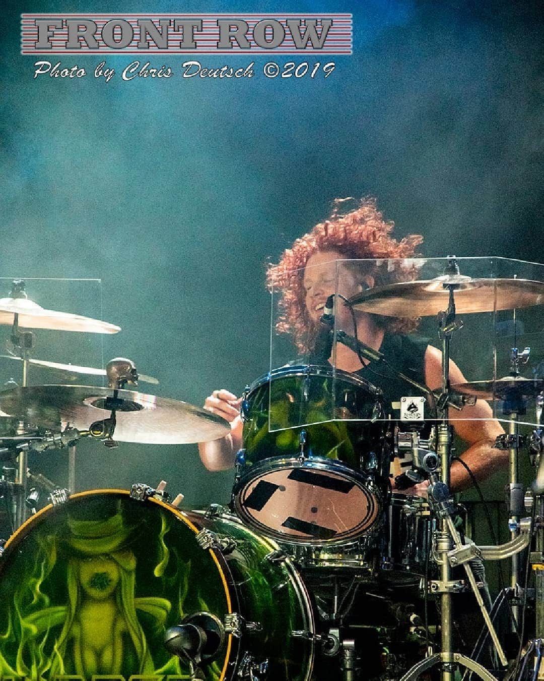 ヒンダーのインスタグラム：「💥 Kill' em 💥 📸: Front Row Concert Photos」