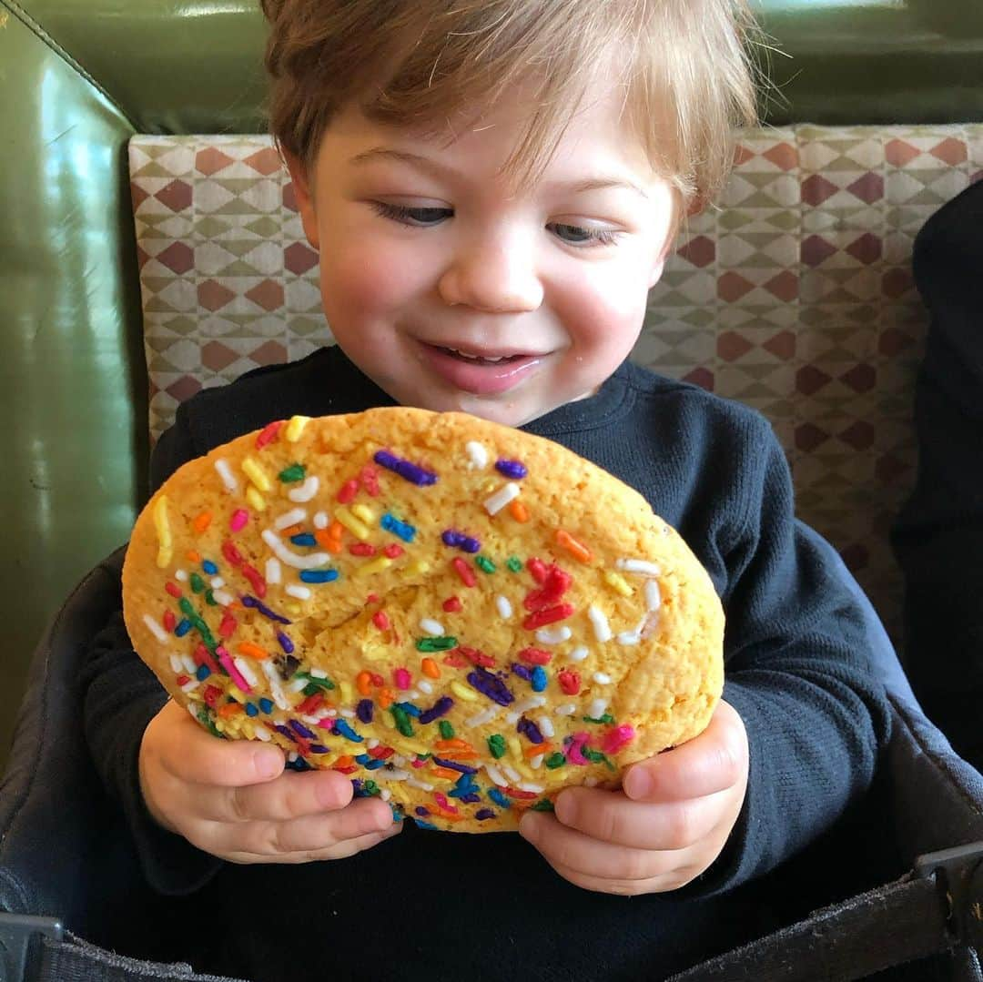 ジェイミー=リン・シグラーさんのインスタグラム写真 - (ジェイミー=リン・シグラーInstagram)「When you learn that Long Island diner cookies are the best cookies.」11月30日 2時19分 - jamielynnsigler