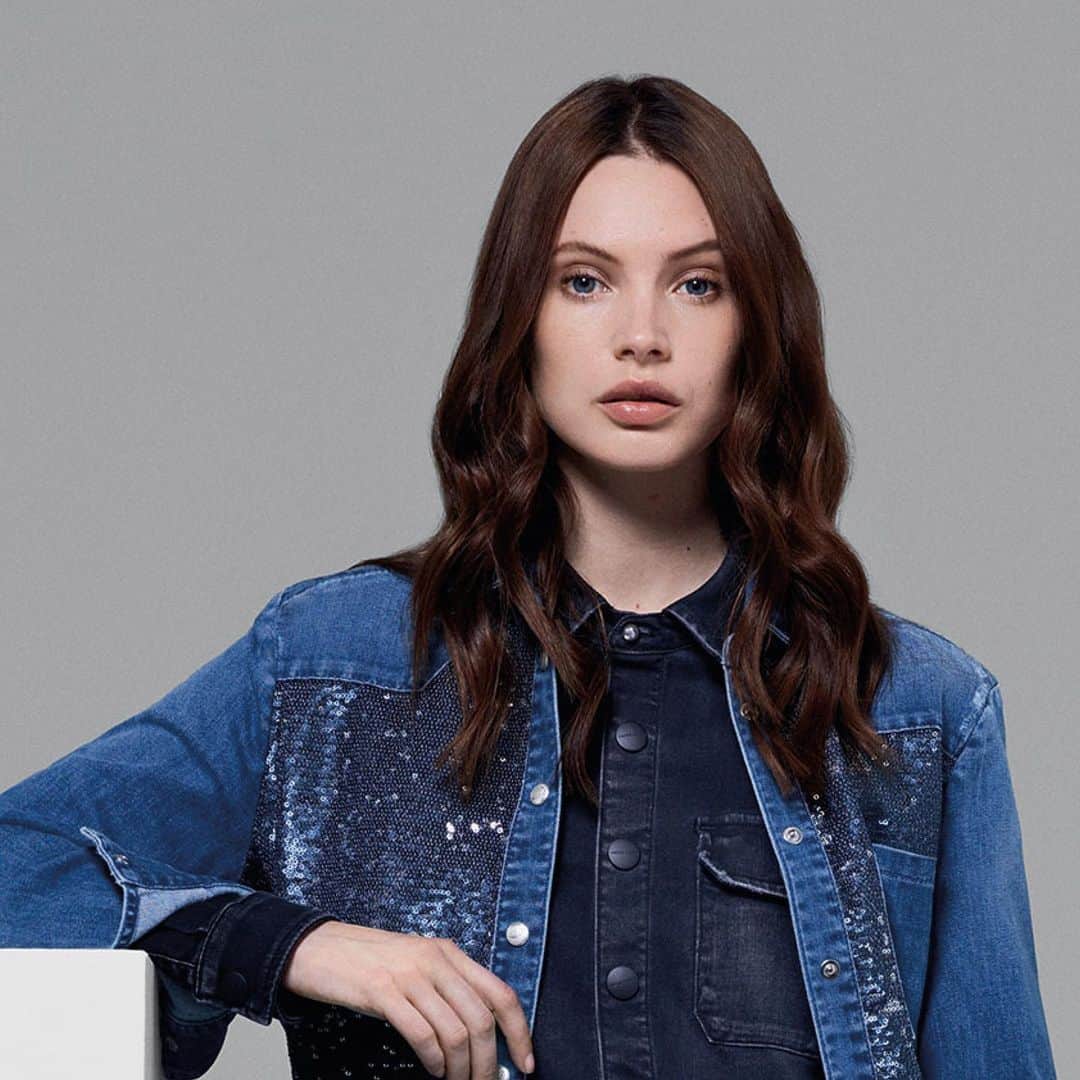 Jacob Cohenのインスタグラム：「Unconventional chic  F/W 20 Woman Collection Made in Italy  #JacobCohen #JacobCohenJeans」