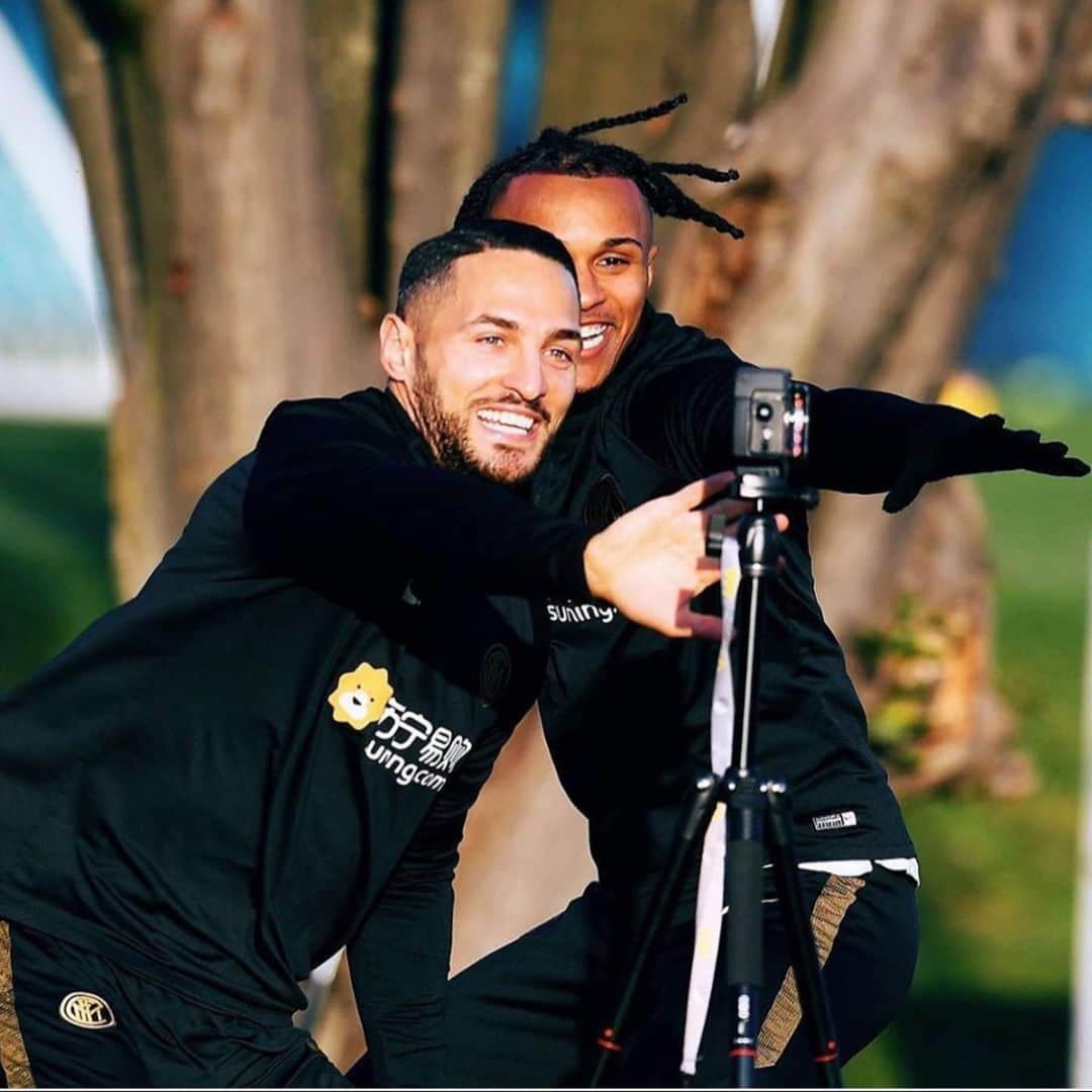 ダニーロ・ダンブロージオさんのインスタグラム写真 - (ダニーロ・ダンブロージオInstagram)「🏃‍♂️💪 ⚫️🔵 @inter #fcinter#training#team」11月30日 2時27分 - danilodambrosioreal