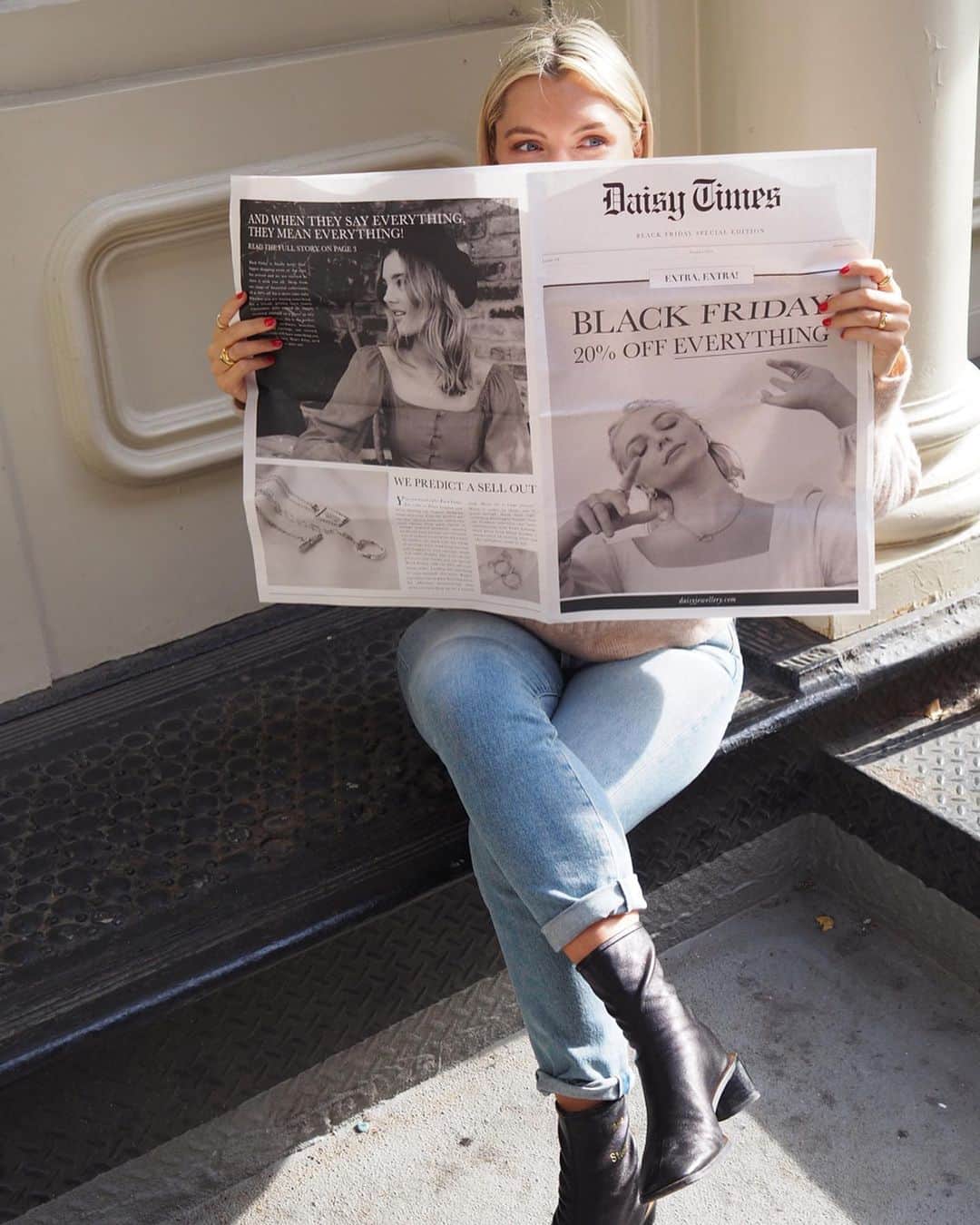Estée Lalondeのインスタグラム：「Extra, extra! 📰 20% off all of my jewellery this weekend using ‘ALL20’ at checkout @daisy_jewellery #esteelalondeXdaisy ✨💕🌞」