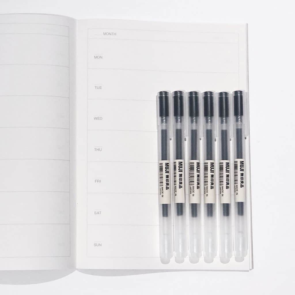 MUJI USAさんのインスタグラム写真 - (MUJI USAInstagram)「For this weekend only, shop limited offers on some of our bestselling and fan favorite items like 6 Pack Gel Ink Pens for $4.90 and Body Fit Cushion Sets for $129.  Shop all offers in stores and online. All Black Friday offers end December 1. #muji #mujiusa #blackfriday #sale #stationery」11月30日 2時47分 - mujiusa