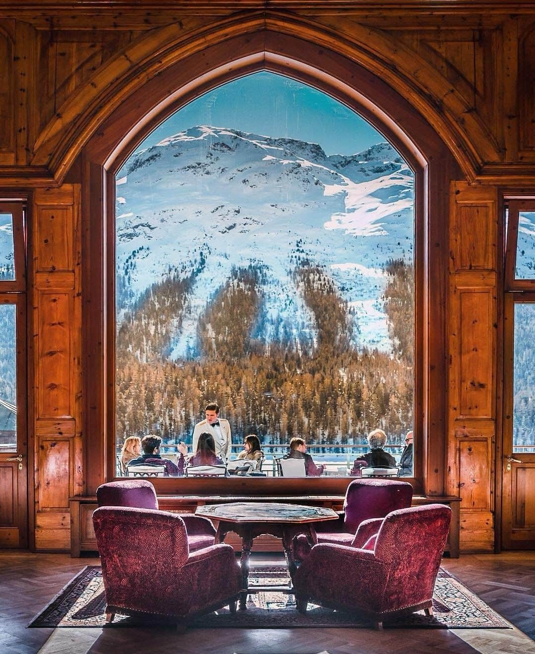 Travel + Leisureさんのインスタグラム写真 - (Travel + LeisureInstagram)「A throwback to the days of glamorous schussing followed by tuxedo-and–evening gown dinners, Badrutt’s Palace is still the center of high-society socializing in St. Moritz. Read about the town's best hotels at our link in bio. #tlpicks courtesy of @dralbarjas」11月30日 2時54分 - travelandleisure