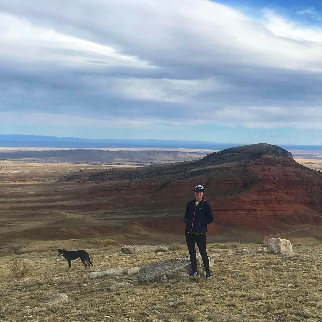 オボズさんのインスタグラム写真 - (オボズInstagram)「How are you spending Black Friday?  From Oboz Ambassador @mgherber "This is from Shoshone Lake Road looking toward the Red Butte. With Vinnie, of course. I’d never been up Baldwin Creek just outside Lander before this hike - grateful to keep getting to know the foothills of the Winds." . . . #optoutside #microadventure #leadtheway #truetothetrail #thatswy」11月30日 3時25分 - obozfootwear