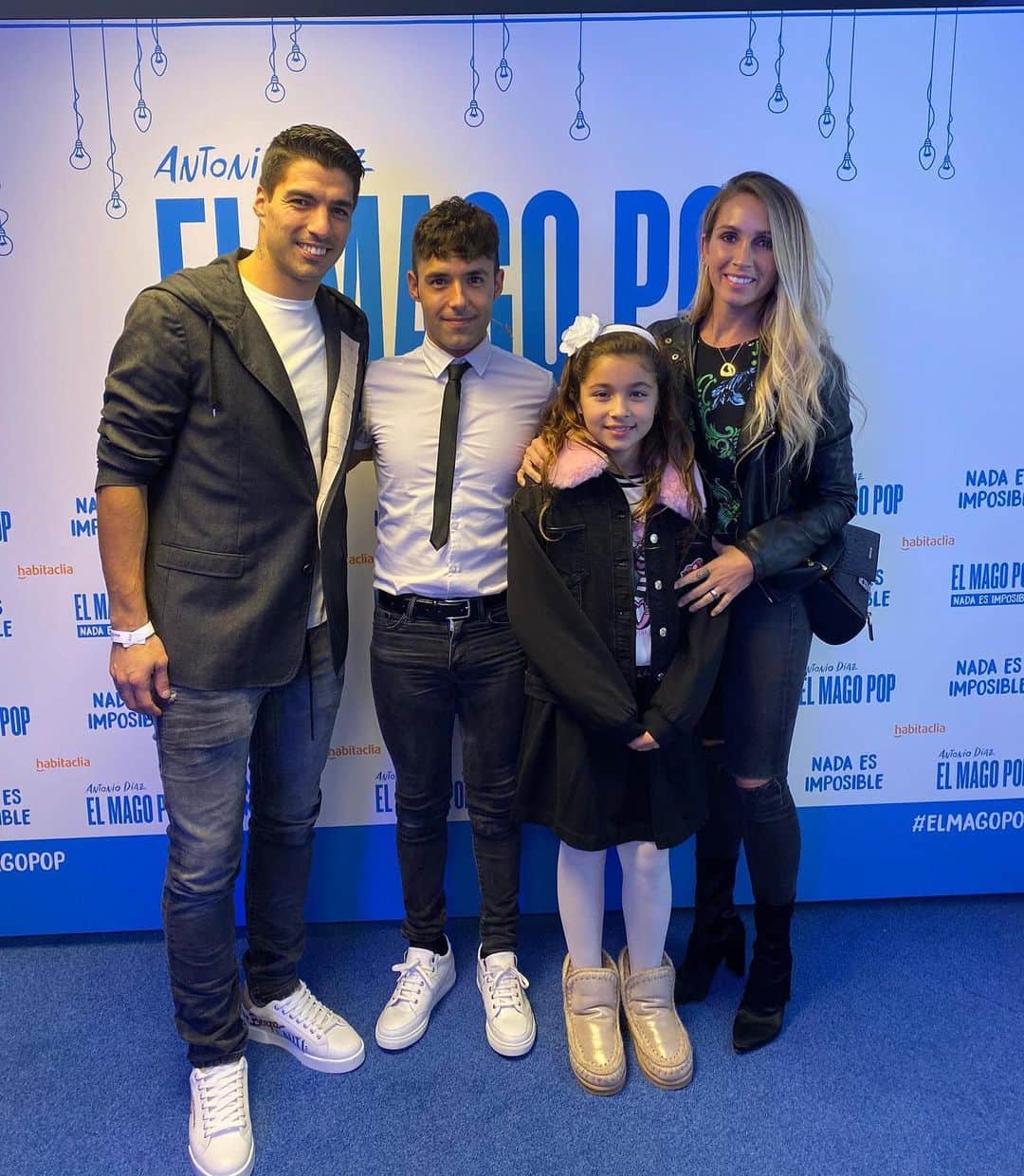 ソフィア・バルビのインスタグラム：「Impresionante! @elmagopopoficial 🙌🙌👏👏」