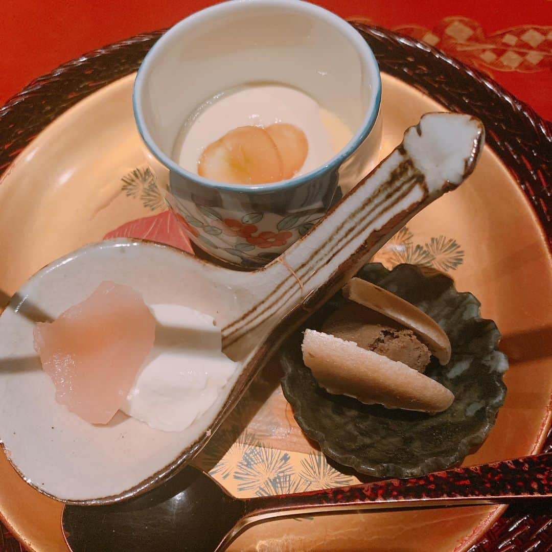 新村あかりさんのインスタグラム写真 - (新村あかりInstagram)「目で見て楽しめるお料理好きだな〜！ 2枚目はデザートだよ🥰」11月30日 3時41分 - niimura_akari