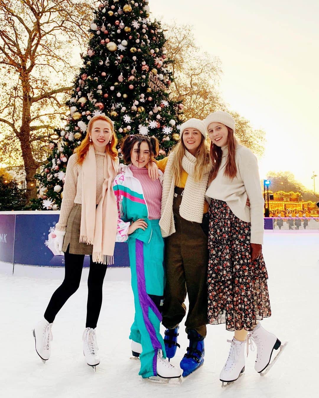 ベッキー・クルーエルのインスタグラム：「ice skating today with my wonderful friends! this rink right by the museum is so beautiful, do you have plans to go too?」