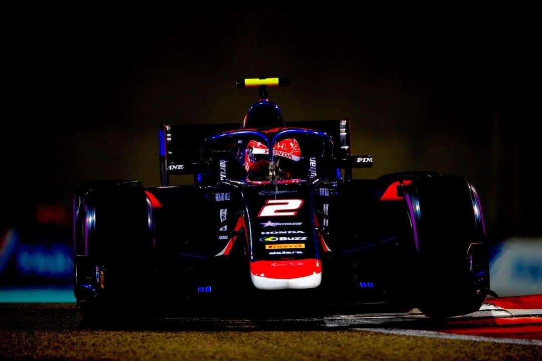 松下信治のインスタグラム：「Qualifying done and P4 tonight. Happy for our performance and Great job to the Carlin. Now all is for tomorrow’s Race1 ✊」