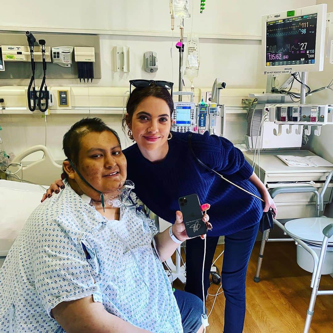 アシュレイ・ベンソンのインスタグラム：「Such an incredible day at @maimonidesmedcenter visiting some of my @supercallinc friends」