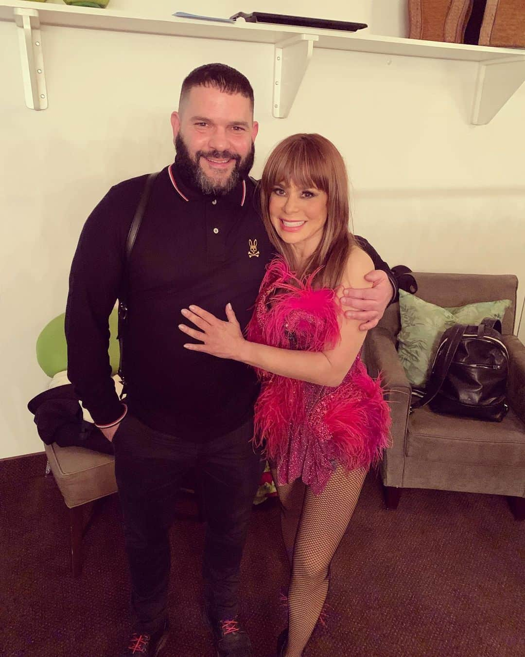 ギレルモ・ディアスさんのインスタグラム写真 - (ギレルモ・ディアスInstagram)「THE @paulaabdul at the Flamingo, in Vegas! the BEST freakin show...💓 #PaulaAbdul #Foreveryourgirl」11月30日 4時03分 - guillermodiazreal