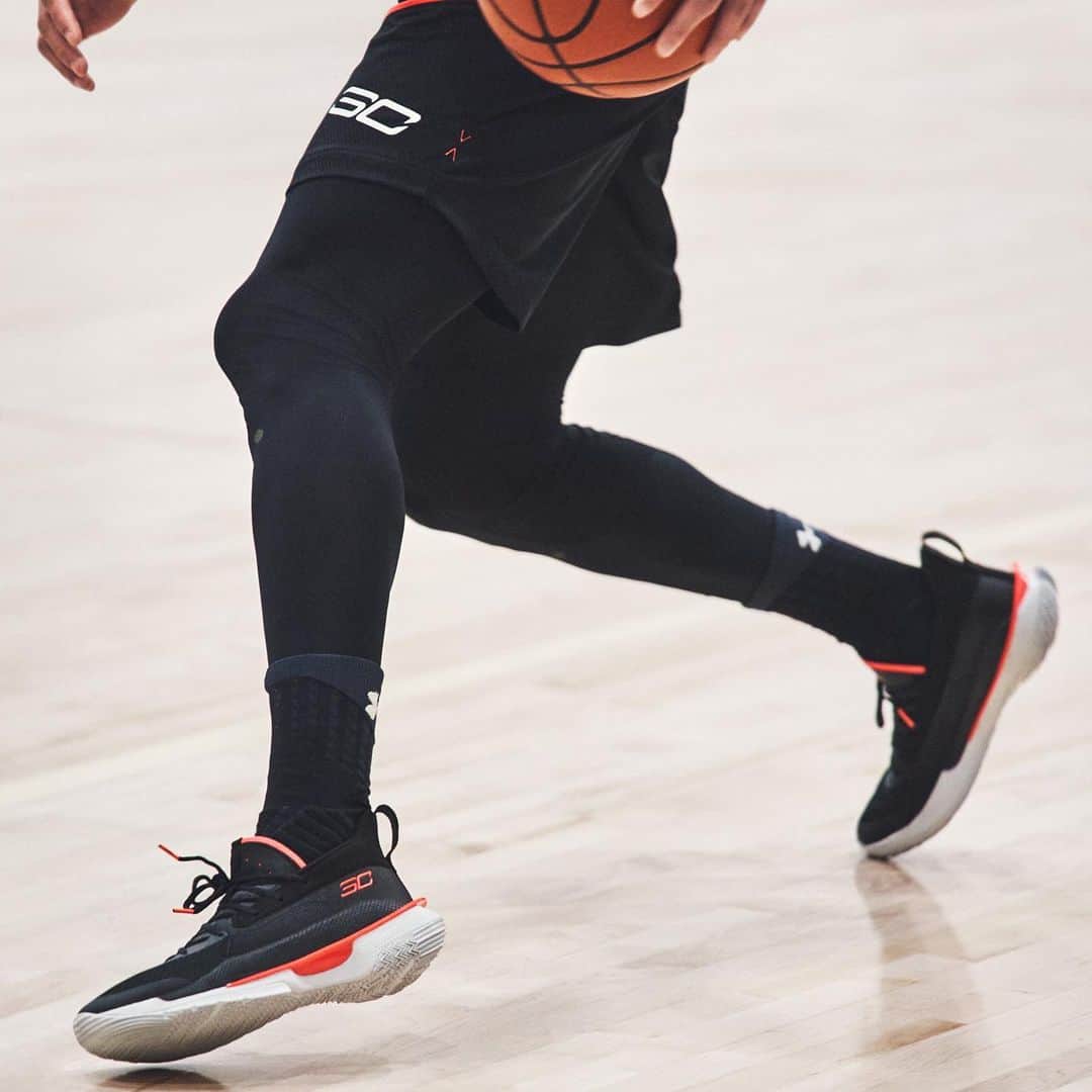 Under Armour Basketballさんのインスタグラム写真 - (Under Armour BasketballInstagram)「Once @StephenCurry30 enters the zone, there is little that can stop him.  The #Curry7 Focus celebrates those who are able to lock in and control the game.  Available now - Link in Bio.」11月30日 4時09分 - uabasketball