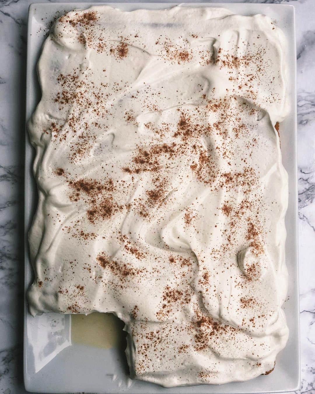 のインスタグラム：「Life is gourd, especially with this pumpkin tres leches cake! 🍁 This recipe by @acozykitchen is super delicious! The pumpkin spiced cake absorbed with milk, condensed milk, coconut milk and topped with a fresh whipped cream topping makes for a sublime pumpkin dessert experience! 😋」