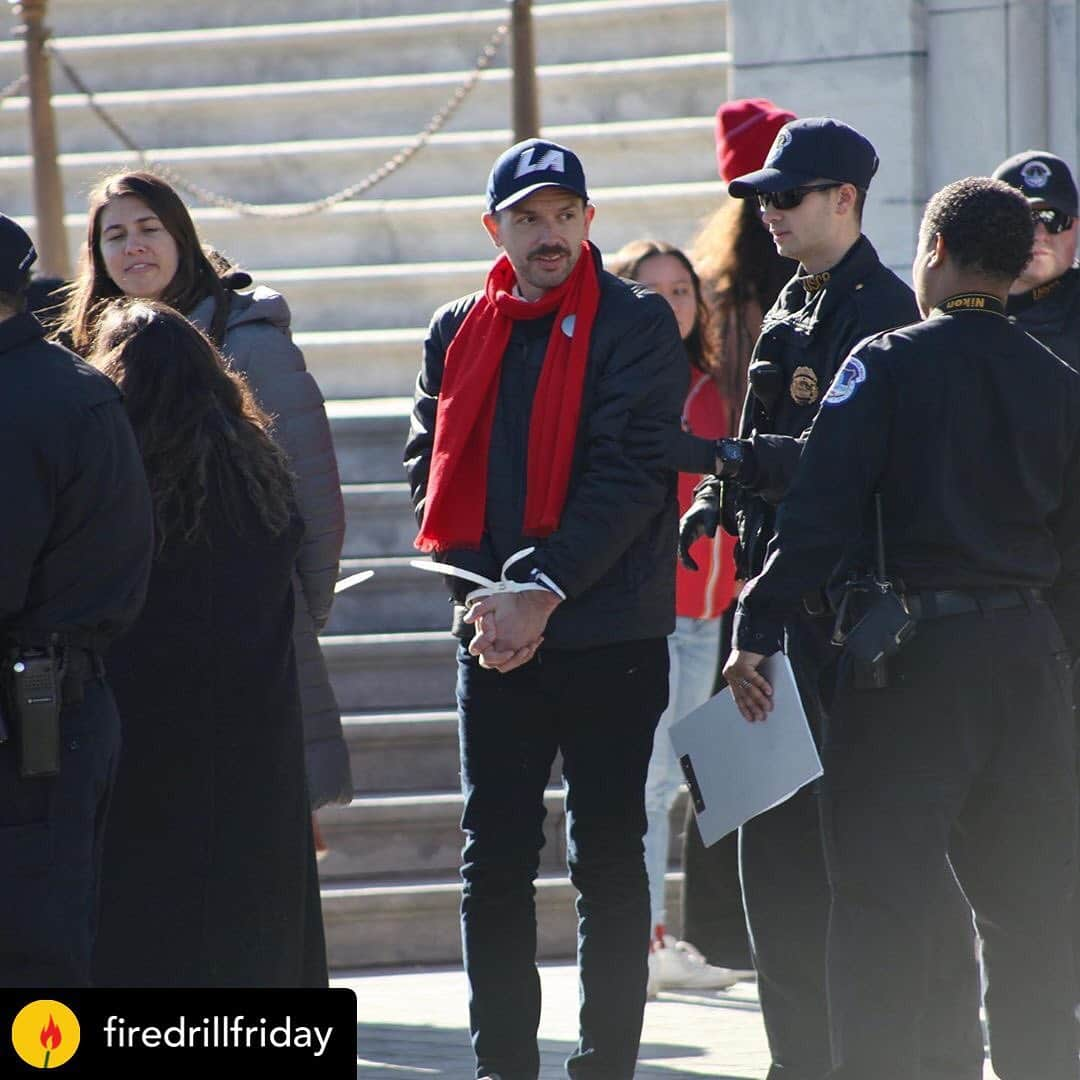 ジェーン・フォンダさんのインスタグラム写真 - (ジェーン・フォンダInstagram)「Posted @withrepost • @firedrillfriday Today 38 people were arrested demanding food justice! #FireDrillFriday🔥」11月30日 5時04分 - janefonda