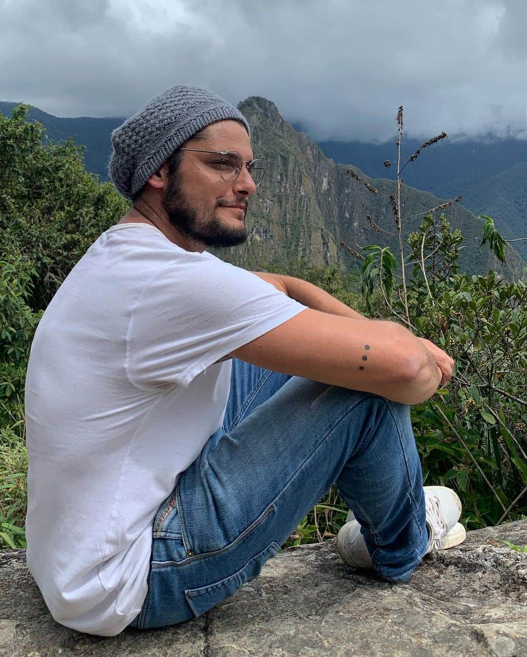 Bruno Gissoniさんのインスタグラム写真 - (Bruno GissoniInstagram)「Aqui em Machu Picchu  deu saudade da minha Kombi, não vejo a hora de dirigir ela usando os oculos que a @zeissvisioncare_brasil me presenteou, as lentes ZEISS DriveSafe são ideais para quem dirige, ela ameniza o desconforto das luzes fortes e claras. Durante essa semana (até dia 1/12) ta rolando a #ZEISSPREMIUMWEEK nela você compra um par de lentes e ganha outro. Eles tem lentes para diversos tipos de necessidade visual, inclusive também testei  a ZEISS SportLenses, que são perfeitas pra quem pratica esportes, ela não distorce nada! Fiz a trilha com muito mais conforto, então não perde essa oportunidade vai no site deles e se cadastrem para participar e saber mais:  zeiss.com.br/premiumweek」11月30日 5時12分 - brunogissoni