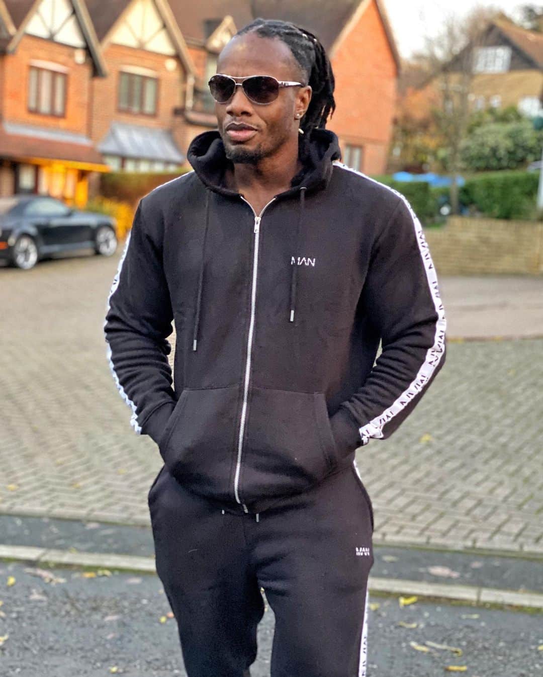 Ulissesworldさんのインスタグラム写真 - (UlissesworldInstagram)「On the Move🍁 @boohoomanofficial #letsgo  _ #boohooman Black Friday sale is here for limited time only -  50% off everything _ #beTheMan #ulissesworld」11月30日 5時24分 - ulissesworld