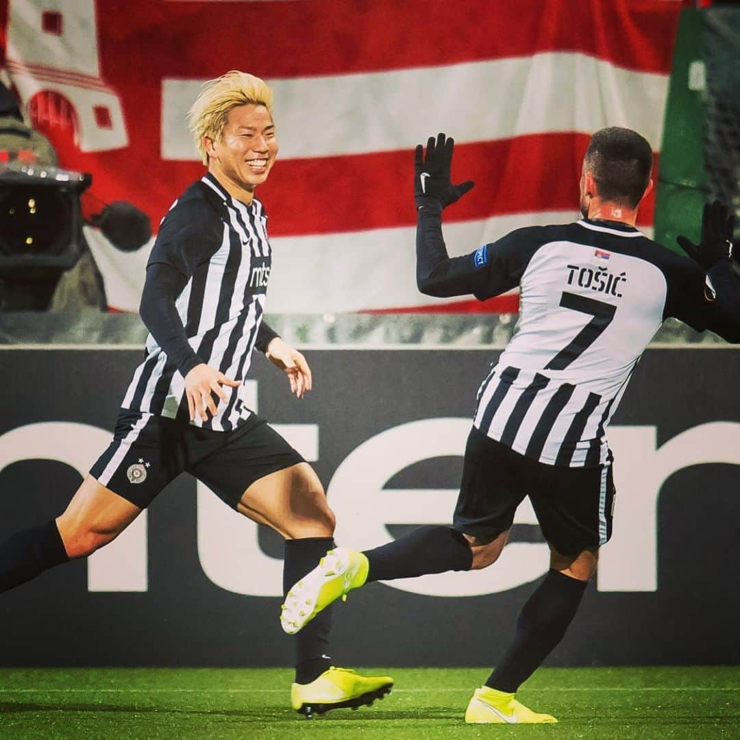 浅野拓磨さんのインスタグラム写真 - (浅野拓磨Instagram)「Europa League vs AZ  2-2  Thank you for your great support.  We just keep doing for growth.  #europeleague  #goal #感謝。」11月30日 5時31分 - asatakugram