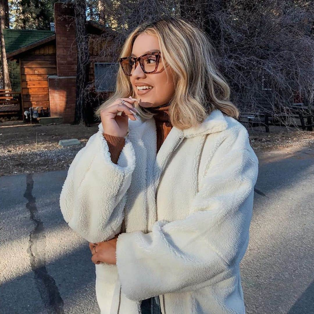 quayaustraliaさんのインスタグラム写真 - (quayaustraliaInstagram)「Baby it's cold outside—but this look is 🔥 Shop your Quay faves during our buy one, get one Black Friday sale happening online + in Quay stores NOW 🤓 @crisstyrod in DON'T @ ME tort/clear #QUAYXDESI #FINDYOURQUAYS」11月30日 5時53分 - quayaustralia