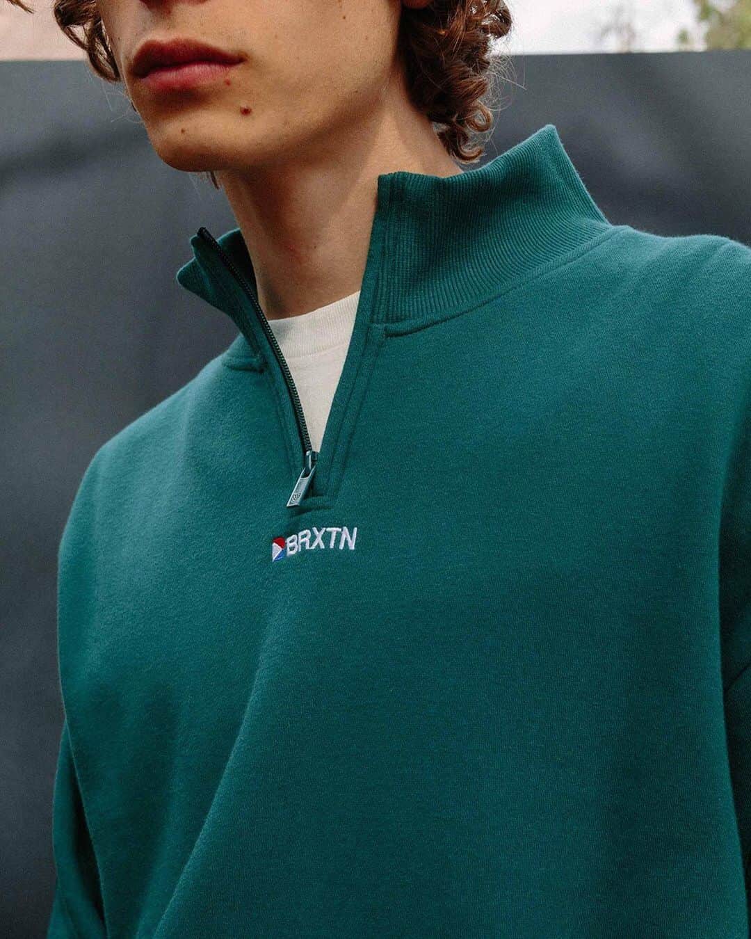 のインスタグラム：「Winter fleece: The 'Stowell' 1/2 Zip Pullover in Atlantic Blue. #brxtn #doneproper」