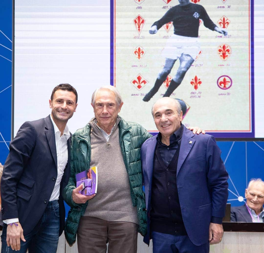 ACFフィオレンティーナさんのインスタグラム写真 - (ACFフィオレンティーナInstagram)「| 📸 | Legends | Una notte con le 'Glorie Viola' #ForzaViola  Nelle foto : Kurt Hamrin 🇸🇪 | @manuelpasqual 💜 | @sebafrey 🧤 |  #Orzan ⚽️ |  #Albertosi 🏆|」11月30日 6時15分 - acffiorentina