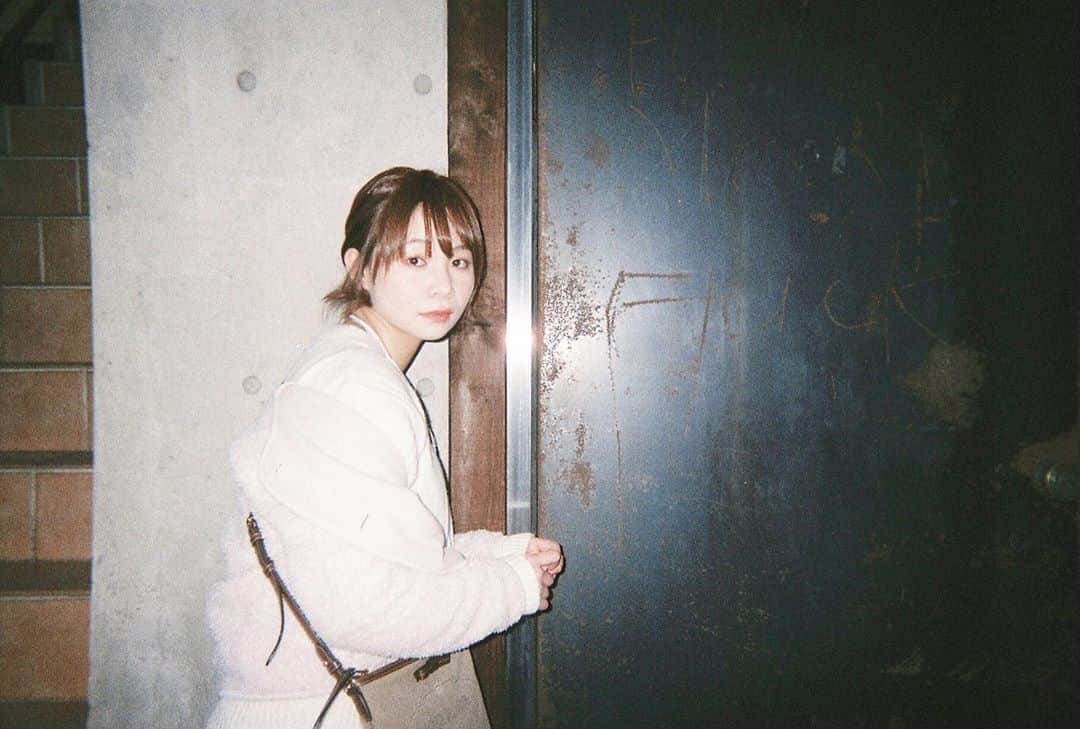 真奈さんのインスタグラム写真 - (真奈Instagram)「おはちらじゃないかもしれない #film」11月30日 6時12分 - manatmnt0116