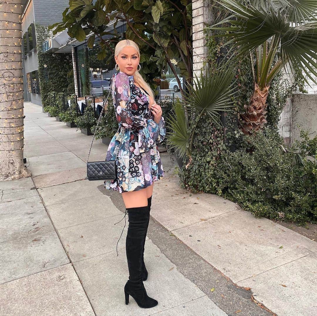 Olivia Piersonさんのインスタグラム写真 - (Olivia PiersonInstagram)「Wearing @comino.couture to lunch on this BLACK FRIDAY! 🥰 𝗕𝗹𝗮𝗰𝗸 𝗙𝗿𝗶𝗱𝗮𝘆 𝘁𝗿𝗲𝗮𝘁𝘀 𝗮𝘁 @comino.couture are 50% 𝗼𝗳𝗳 guys! 🙌🏻🥂」11月30日 6時24分 - oliviapierson