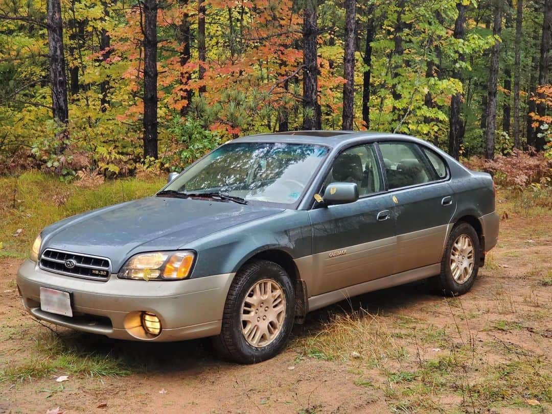 Subaru of Americaさんのインスタグラム写真 - (Subaru of AmericaInstagram)「Our Subaru owners love to explore the outdoors, especially in the fall. ❤️ for this 2002 Subaru Outback in Northern Wisconsin & comment your favorite fall destination in your Subaru. (📸: Subaru Employee @will.akins)」11月30日 6時28分 - subaru_usa