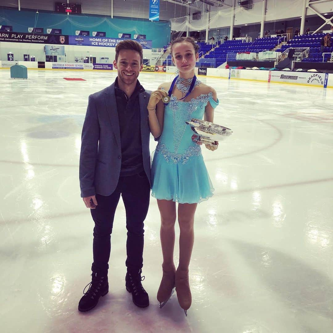 Phil Harrisのインスタグラム：「British Junior Champion 2019/20! 🏆🥇🙌🏼👏🏼🇬🇧 #proudcoach . . @internationalschoolofskating @planeticeuk #teamiss #figureskater #figureskating #champion #coach #athlete #teamwork」