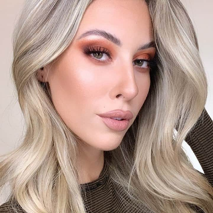 Too Facedさんのインスタグラム写真 - (Too FacedInstagram)「Gorgeous @the.hannahjensen preps her skin with our Hangover Face Primer and tops off her look with Love Flush Blush in shade Baby Love! 💕 #regram #toofaced」11月30日 7時00分 - toofaced