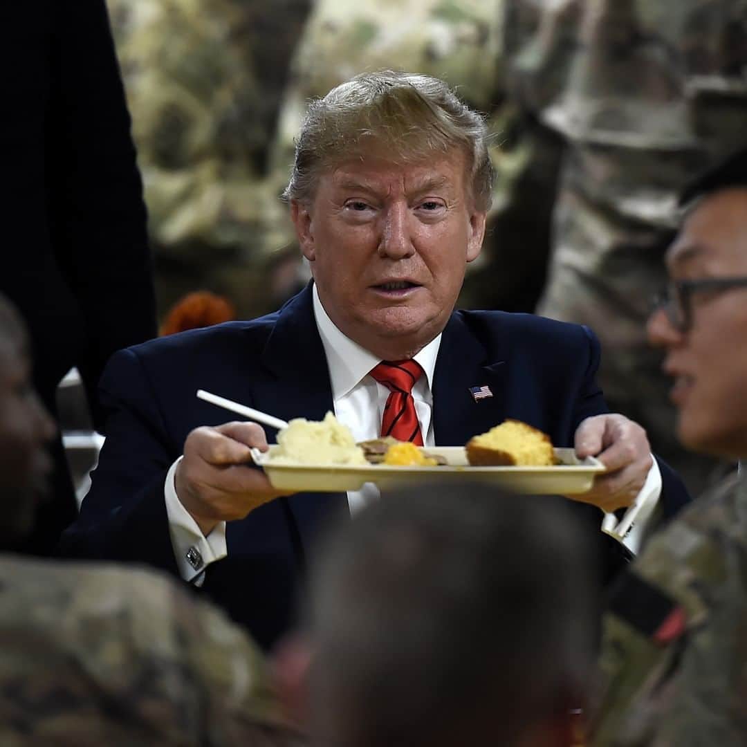 CNNさんのインスタグラム写真 - (CNNInstagram)「"There’s nowhere I’d rather celebrate this Thanksgiving than right here with the toughest, strongest, best and bravest warriors on the face of the Earth," President Donald Trump said to US troops during his surprise trip to Afghanistan, where he also announced peace talks with the Taliban have restarted. The President served Thanksgiving dinner to about two dozen troops before sitting down to eat with Sen. John Barrasso and a commander based at Bagram Air Field north of Kabul. It was his first trip to the country and his second visit to US troops overseas in a war zone following a trip to Iraq at the end of last year. There are about 12,000 US troops currently serving in Afghanistan. (📸: Oliver Douliery/AFP/Getty Images)」11月30日 6時55分 - cnn