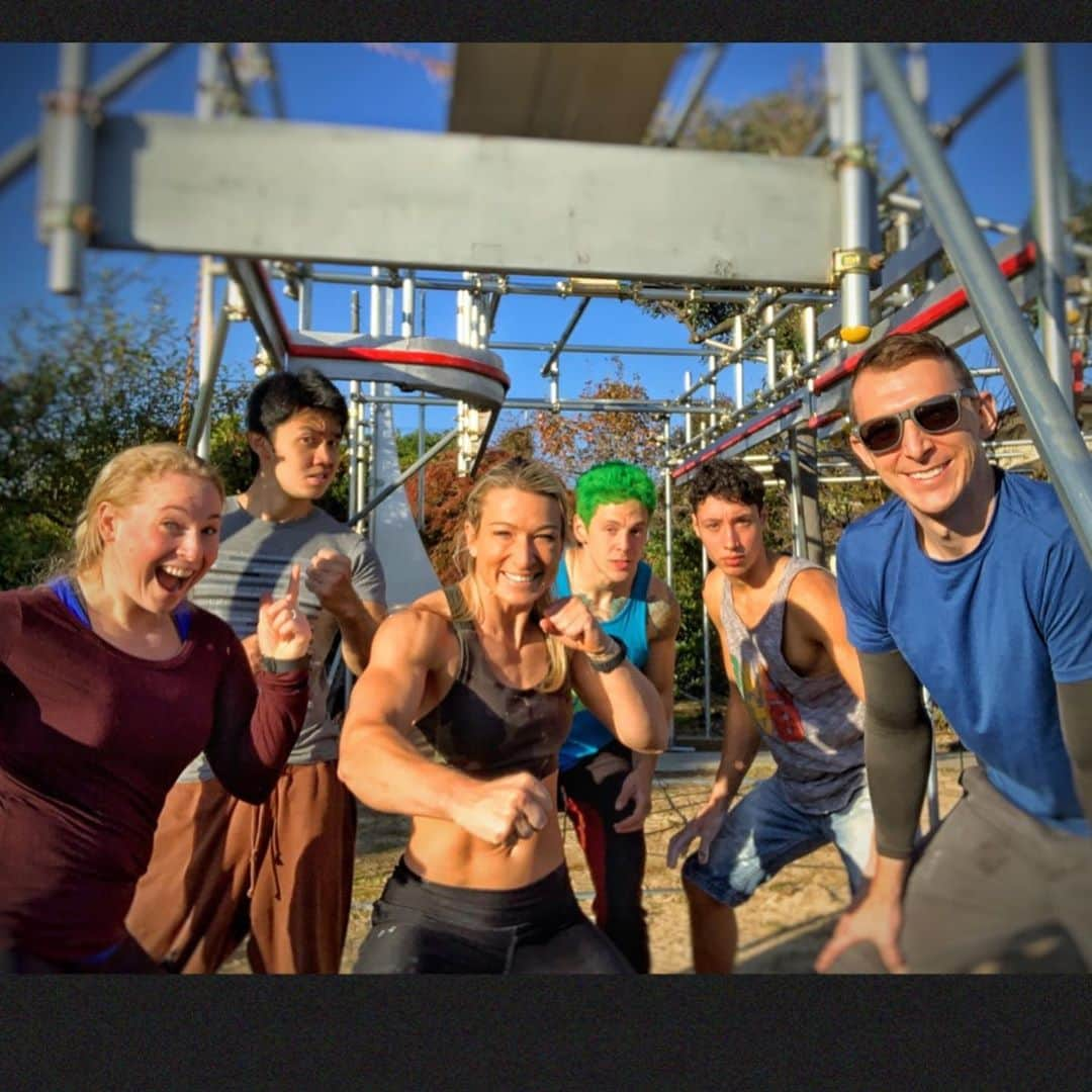 ジェシー・グラフさんのインスタグラム写真 - (ジェシー・グラフInstagram)「More #Sasuke training with @otonakodomosully @thebriankretsch @jamierahn @rene_casselly @kimrahn1987  Have you ever played #stickitorlickit?  Once you call it, you have to stick the landing, and if you fail, you have to lick the thing you tried to land on.  If we had failed this move, all four of us would have had to lick that rock 🥴 #ninjawarrior #ninjatraining」11月30日 6時58分 - jessiegraffpwr