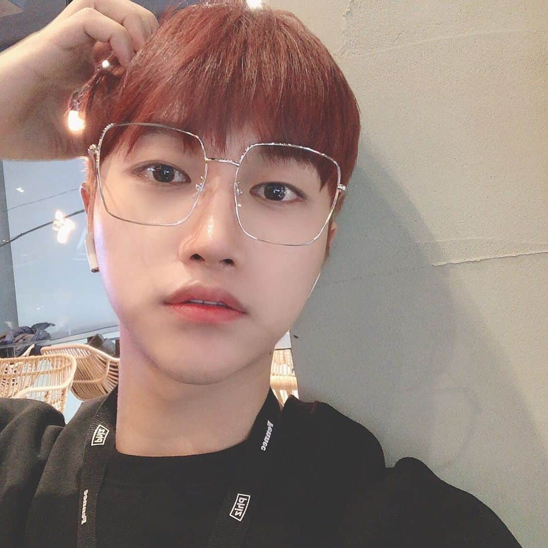 IN2ITさんのインスタグラム写真 - (IN2ITInstagram)「D-5 !!!!!! 안경 get!!! 주말인데 인투유는 뭐해요???😱😱 #인투잇 #인투유 #IN2IT #IN2U #연태 #yeontae #주말 #뭐할까 #흑당 #맛있다 #안경 #get #곧_유럽투어 #IN2ITxION #IN2ITxION_EU #폴란드 #루마니아 #불가리아 #Poland #Romania #Bulgaria #D-5 #D-day #EuropeTour #Europe #유럽 #기대기대」11月30日 18時13分 - official_in2it