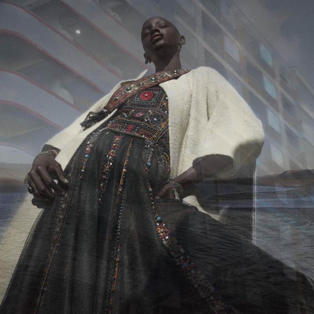 クリスチャンディオールさんのインスタグラム写真 - (クリスチャンディオールInstagram)「Hasnae El Ouarga's images are like visions: through plays of transparency and superposition, they transpose the silhouettes in the #DiorCruise 2020 collection into a mysterious realm. The pictures are part of #DiorMagazine's 'Feminine, Plural' series, in which @MariaGraziaChiuri's designs are transposed in an original cultural dialogue with Africa thanks to the work of seven women photographers.」11月30日 18時09分 - dior