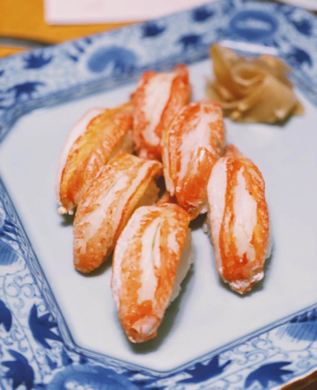 アン・カーティスのインスタグラム：「The real kind of kani. Mind-blowing. As in OA sa sarap levels. 🤤」