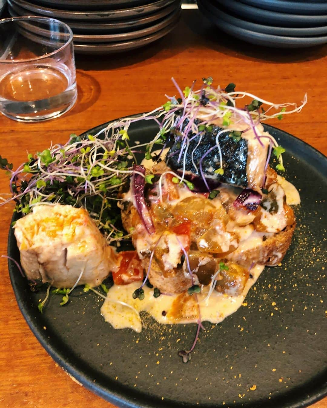 平アスカさんのインスタグラム写真 - (平アスカInstagram)「. Today's Lunch🍽🐟💐 ブリのステーキ分厚くって柔らかくって贅沢すぎた🥺♥️ サラダもかぼちゃのスープもデザートも美味しくって感動。。。 剛さん　@bistrorigole ありがとうございます🙏🏾💐✨ #bistrorigole #rigole #三軒茶屋」11月30日 16時39分 - asucataira