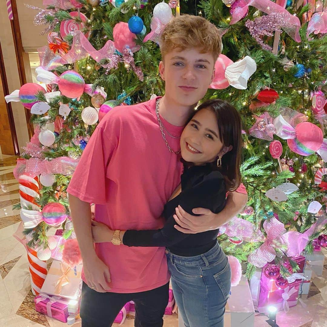 Prilly Latuconsinaさんのインスタグラム写真 - (Prilly LatuconsinaInstagram)「Had a wonderful meet-up over lunch with @hrvy today! So nice that we could finally meet again after two years! Best of luck for today hrvy! Hope you have the best time in #Jakarta and see you again soon!」11月30日 16時51分 - prillylatuconsina96