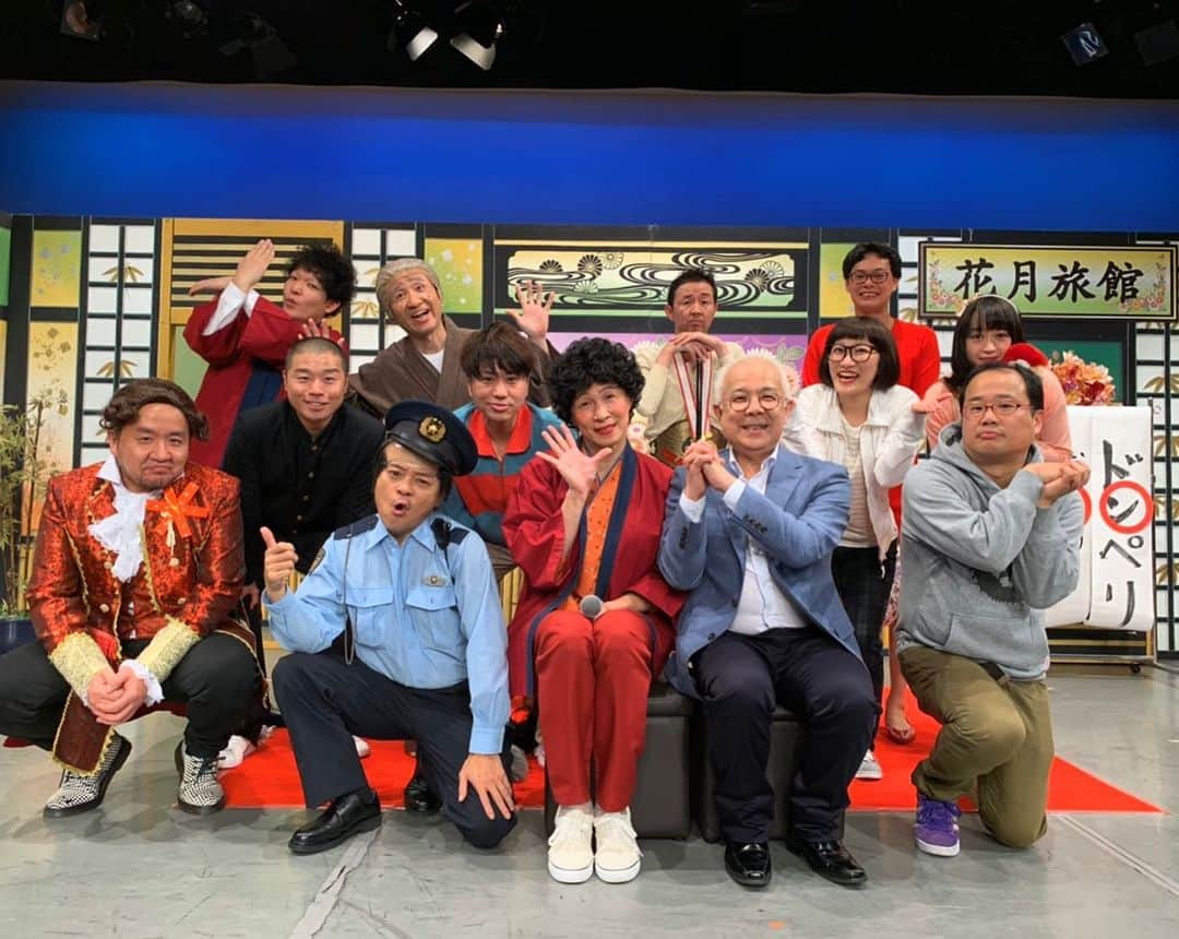 松浦志穂のインスタグラム：「先日ルミネで『〜我らが挑む〜台本のない新喜劇』出演させていただきました。この日はスペシャルゲストで小堺一機さんが😳始まる前は小堺さんと即興なんてマジでどうなんのよ⚡️⚡️⚡️とおののいてましたがいざ幕が開けば小堺さんの優しさに身を委ね即興ミュージカルも出来ました🥺💐そのあとの打ち上げの席でも小堺さんはずっと最高のトークを聞かせてくださってそこに出てくる名前がとんでもない大スターばかりで聞きながらこの話もこの話も忘れたくない、、！！！と思い帰り道ですぐ携帯にメモりました✏️もう小堺さんの虜です🍵 ・ #ルミネtheよしもと  #台本のない新喜劇  #水玉れっぷう隊　さんの #イベント」