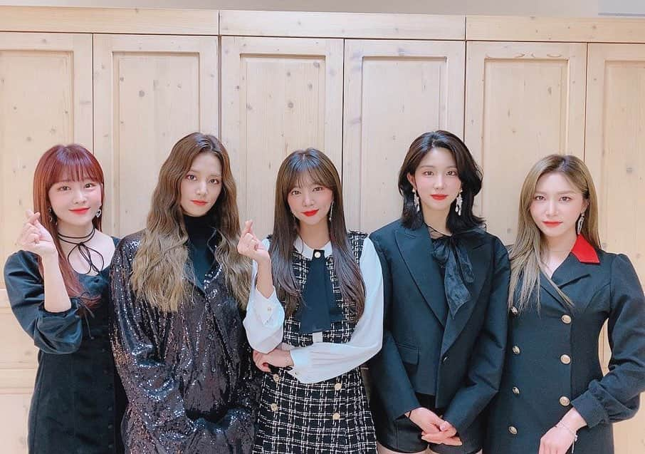 LABOUMさんのインスタグラム写真 - (LABOUMInstagram)「[#라붐] 오늘 저녁 6시 SBS MTV <경주로드 2019 사랑나눔 콘서트>에 라붐이들이 출연합니다🙏🏻 예쁨이 펑🎇 매력이 펑펑 🎆 터지는 사랑스러운 라붐이들의 무대 놓치지마세요❤️ #LABOUM #Firework #SBS_MTV #2019_사랑나눔_콘서트」11月30日 17時00分 - officiallaboum