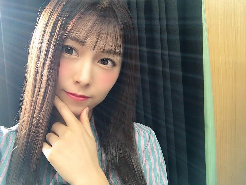 麻衣愛のインスタグラム：「昨日の撮影での1枚。 太陽の光が良い感じに入ってきた。 11月、ありがとう。 #撮影 #舞台 #コント #太陽の光 #気持ちいい #11月 #楽しかった #ありがとう」