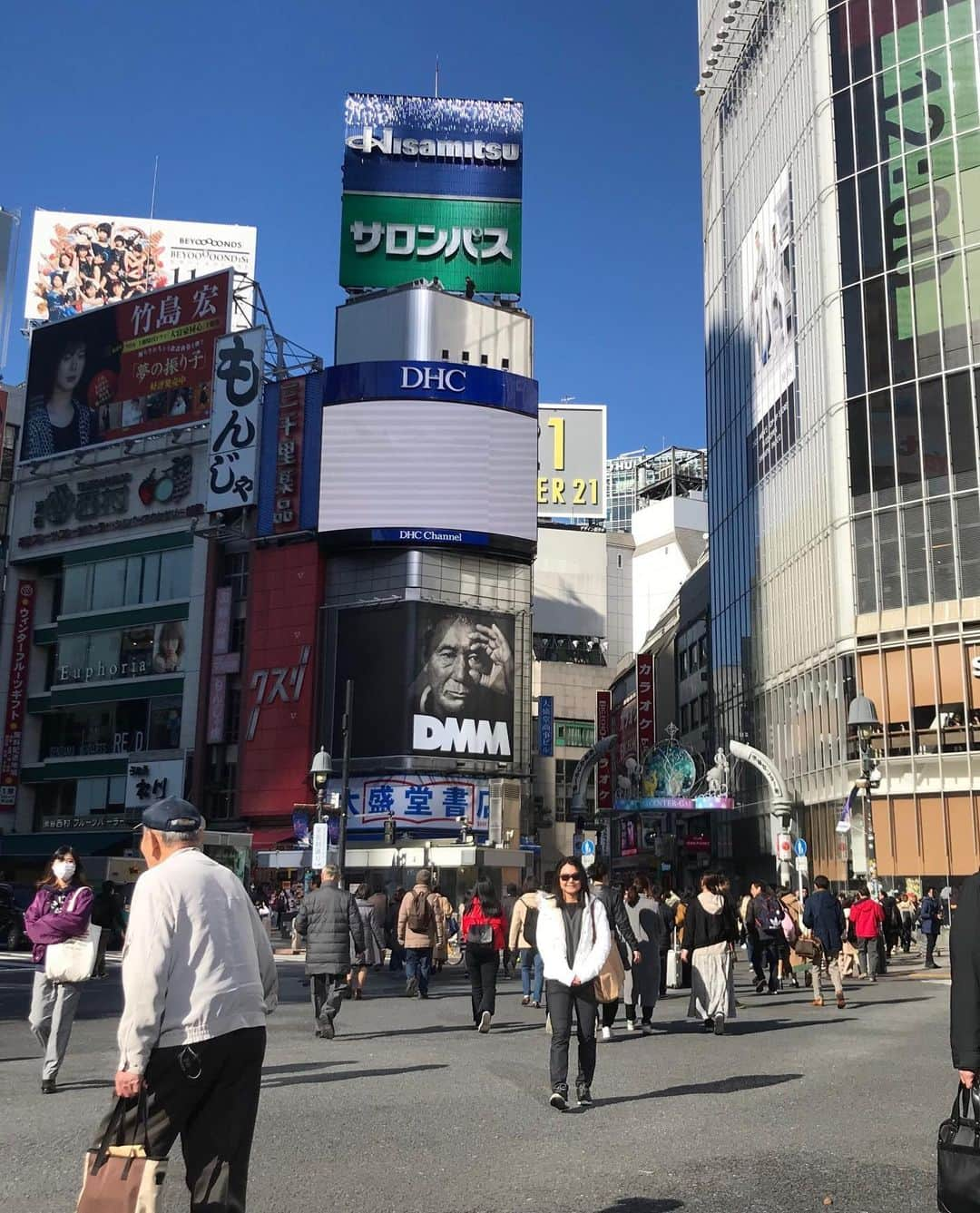 上原彩子さんのインスタグラム写真 - (上原彩子Instagram)「@eccojapan サポートありがとうございました。 フィッティングをしてスパイクとヒールをいただきました！ ヒールはこれからの挨拶シーズンには欠かせないので大満足‼︎ 来シーズンも @eccojapan にサポートを受けて頑張ります💪 初のスクランブル交差点。 #東京 #渋谷 #銀座 #スクランブル交差点 #ecco #スポンサー #感謝」11月30日 17時20分 - ayako_uehara.golf