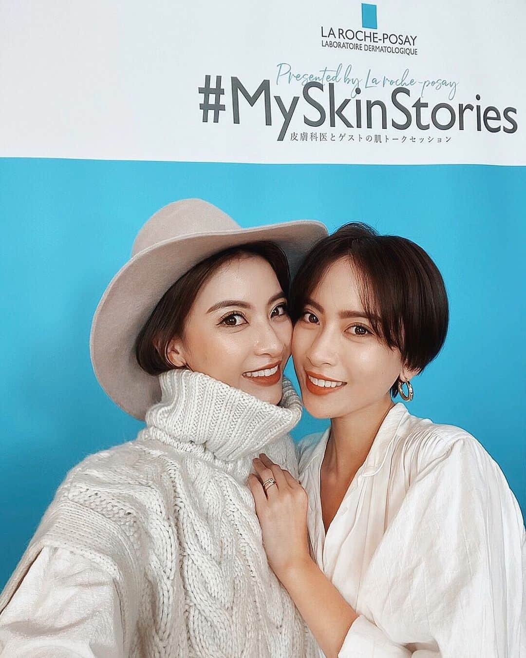 ソンイのインスタグラム：「先日に生配信したラロッシュポゼ  Instagram番組を観てくださった皆様ありがとうございました💙﻿ 最終回のゲストとして孫姉妹で出演させて頂きました🍒﻿ ﻿ ﻿ 私は20代後半からアレルギー体質になり年中お肌の悩みが尽きないのですが、自分の悩みをシェアすることで心が軽くなった経験があります☺️﻿ ﻿ ﻿なので今回も皆さまと悩みを共有し、友利先生からすごくわかりやすい解説やアドバイスを頂けてすごく勉強になりました✍🏻❤️﻿ ﻿ ﻿ 特に「自分のお顔に地図を作る」というアドバイスは初めて聞く表現ですごく印象に残ってて、お顔の砂漠地帯の保湿がどれだけ大切か納得する事ばかりでした🐫🧖🏻‍♀‍﻿ ﻿ ﻿ 息子もお肌が敏感で月1の皮膚科通いはマストなんですが、子供の頃からのケアがバリア機能を高めるためにとっても大切と伺い、引き続きしっかりケアしてあげようと再確認しました👦🏻✊🏻﻿ ﻿ ﻿ 今回の配信内容はラロッシュポゼ @larocheposayjp 公式IGTVでアーカイブ視聴できるので是非見て下さいね🥰﻿ #MySkinStories#ラロッシュポゼ#PR」
