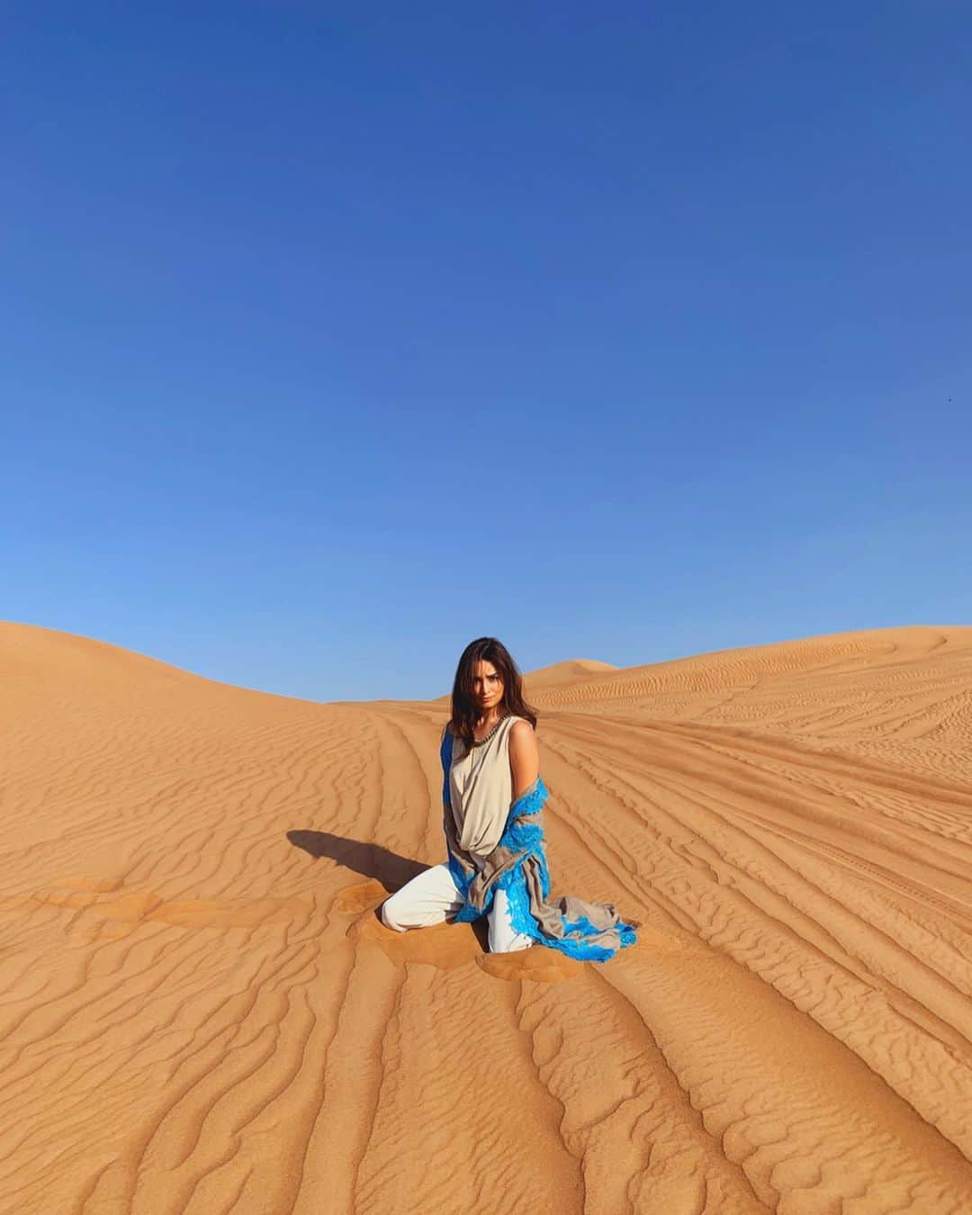 ケリーさんのインスタグラム写真 - (ケリーInstagram)「ここは現実❓それとも幻想❓ 赤い砂漠を探検したことは、 今回のはドバイの旅行の中で感動した場所のひとつ🏜✨ ・ This is real or a mirage?!?🌟💫✨ One of my favorite locations of this trip to Dubai was exploring Red Sand Dunes🏜✨ ・ #redsand#dunes#dubai#trip #ドバイ#レッドサンド#砂漠#旅」11月30日 17時31分 - kellymisawa