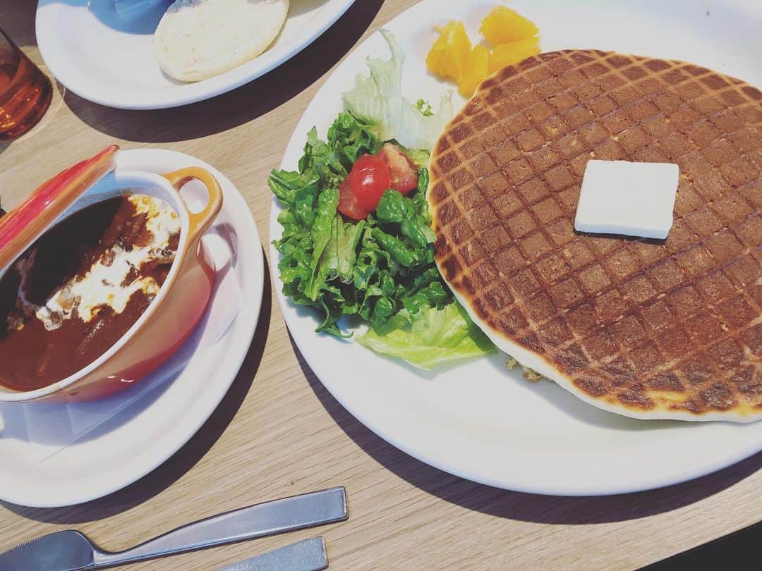 益田麻衣のインスタグラム：「休日ランチ。  #mellowbrowncoffee #ランチ #パンケーキ #ハッシュドビーフ #京都 #桂川イオン」