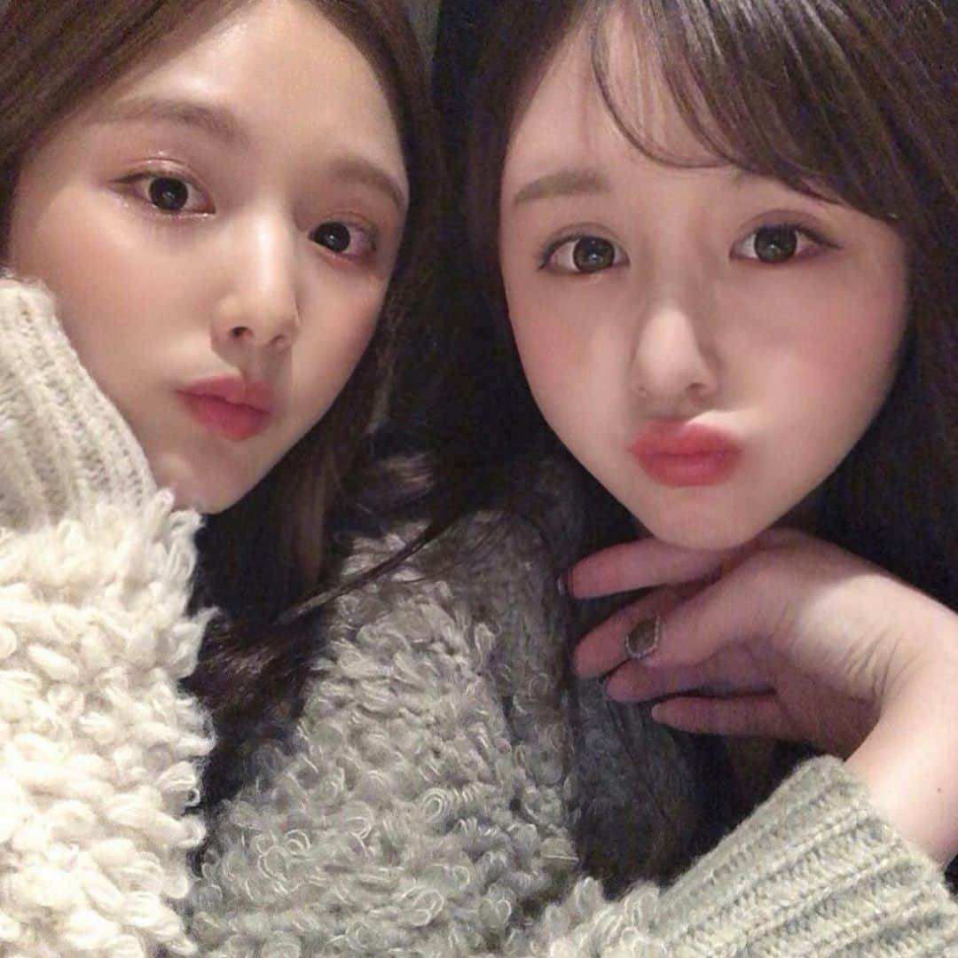 のインスタグラム：「👭💓 ㅤㅤㅤㅤㅤㅤㅤㅤㅤㅤㅤㅤㅤ @primavely_mari が @hiyonwear の洋服着てくれた😍❤️❤️ 遊んだときまさかのお揃いになったのだけど、 #もこもこプードルカーディガン 🐩 やっぱりかわいい🥰💕 ㅤㅤㅤㅤㅤㅤㅤㅤㅤㅤㅤㅤㅤ ひよんは最近 @primavely_official の お洋服ばっかり着てるけど🤭💞ㅎㅎㅎ ㅤㅤㅤㅤㅤㅤㅤㅤㅤㅤㅤㅤㅤ  #fashion #ootd #koreangirl #koreanfashion #koreanstyle #feeyong #hiyon #primavely #패션 #오오티디 #데일리룩 #희영 #한국패션 #ファッション #秋 #秋コーデ #冬コーデ #ひよん #ひよん服  ㅤㅤㅤㅤㅤㅤㅤㅤㅤㅤㅤㅤㅤ」