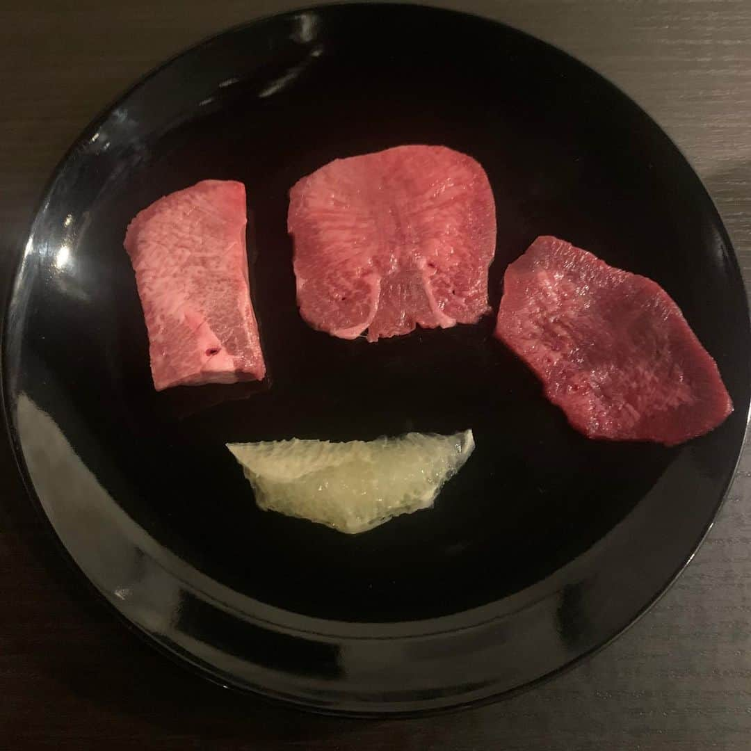 炭火焼肉BISTRO山城牛さんのインスタグラム写真 - (炭火焼肉BISTRO山城牛Instagram)「. 🐮 🐮 【炭火焼肉bistro山城牛】 本日も元気に営業しております🐯 . 本日のオススメは ❗️山城牛タン盛り合わせ❗️ .一頭から一本しか取れない山城牛タン👅 本日は、特別に山城牛タン👅を タン元、タン中、タン先の三部位楽しめる盛り合わせ✨を¥2,980という破格🌋の値で提供致します。 限定三食とさせて頂きますので、 早いもの勝ちでございます💨 是非来店お待ちしています🙇‍♂️ . . . 🐮 🐮 〜 当店のご紹介 〜 那覇市松山 沖縄県産黒毛和牛 【山城牛】のA5ランクを焼肉で提供する専門店🐮 ボトル、グラス共にワインの品揃えは県内随一🍷 @yamasiro029 . . 〜 系列店舗のご紹介 〜 . 那覇新都心 本格和洋創作が豊富なドリンクと一緒に一つのテーブルで楽しめる🍽 【和洋ダイニング おもろはうす】 @omorohouse . 那覇市牧志(沖映通り) 幻の和豚 交配率100%の純血金武アグーのみを使用する専門店 【金武アグーしゃぶしゃぶ 琉球】 @kinagu.ryukyu . ご予約は各アカウント、その他グルメサイトからお願い致します🙇‍♂️🙇‍♀️ . . #沖縄 #炭火焼肉 #bistro #山城牛 #沖縄焼肉 #肉 #那覇市 #那覇市松山 #和牛 #ワイン #誕生日 #赤肉 #okinawa #naha #yakiniku #wagyu #wine #instagram #instagramer #foodstagram #foodie #foodporn #instagood #デート #接待 #顔合わせ #山城牛タン #おもろはうす #金武アグー #金武アグーしゃぶしゃぶ琉球 .」11月30日 17時52分 - yamasiro029