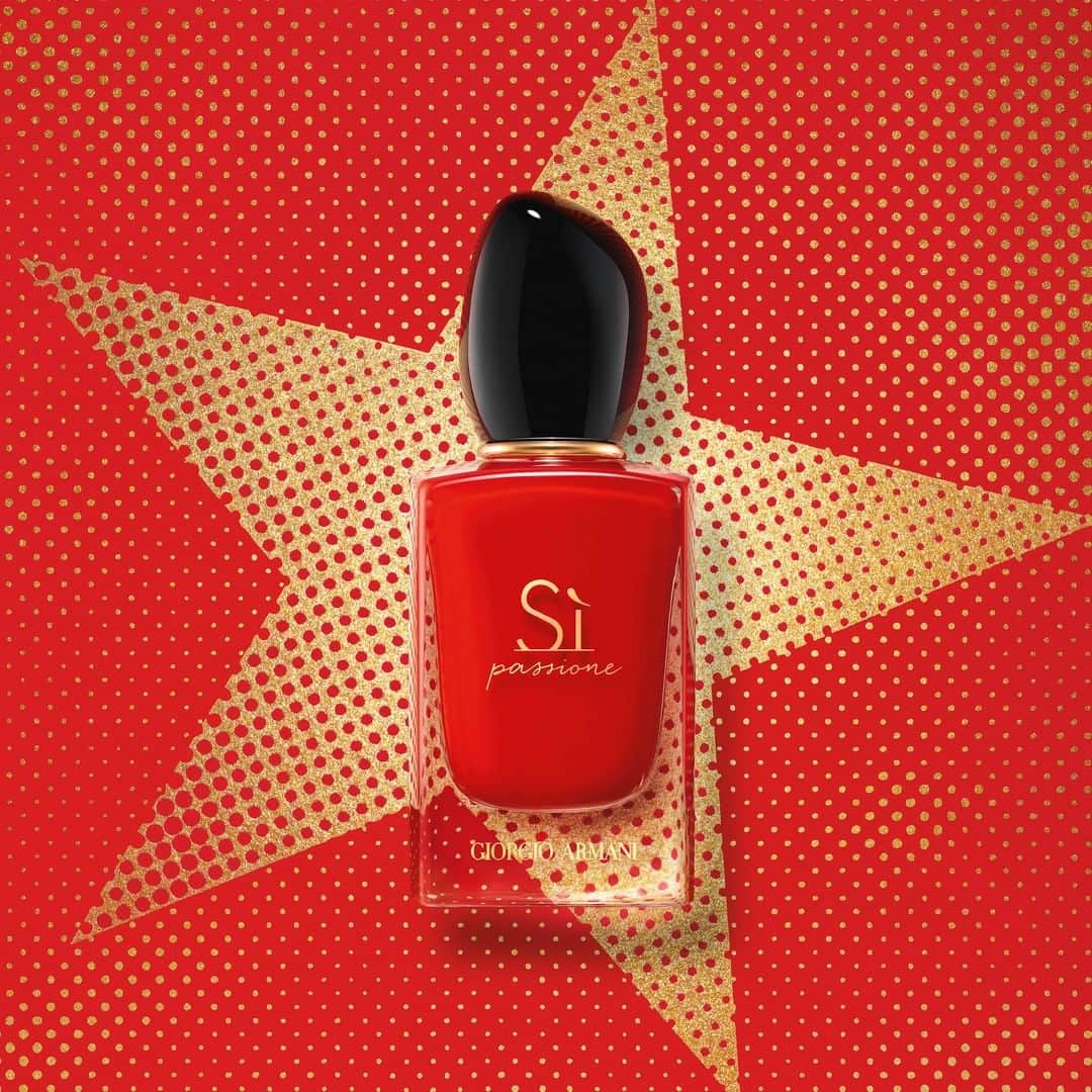 Armani Beautyさんのインスタグラム写真 - (Armani BeautyInstagram)「Get ready to celebrate the Armani way. Elegant and bold, SÌ PASSIONE unleashes the passions of the Sì woman, just in time for the holiday season.  #ArmaniBeauty #SaySi #SaySiToPassion #fragrance」11月30日 18時00分 - armanibeauty